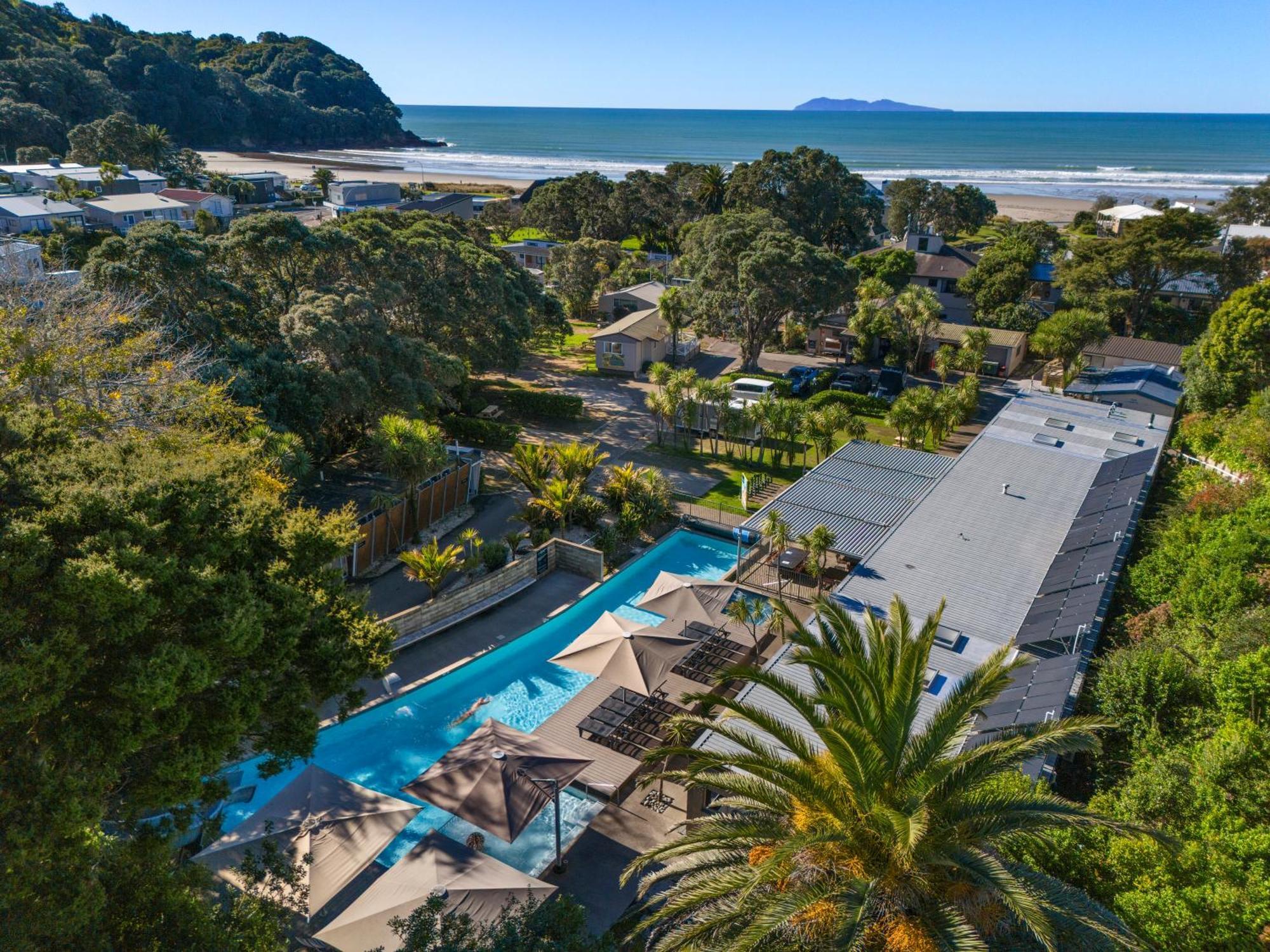 Tasman Holiday Parks - Waihi Beach Ngoại thất bức ảnh Aerial view of the hotel