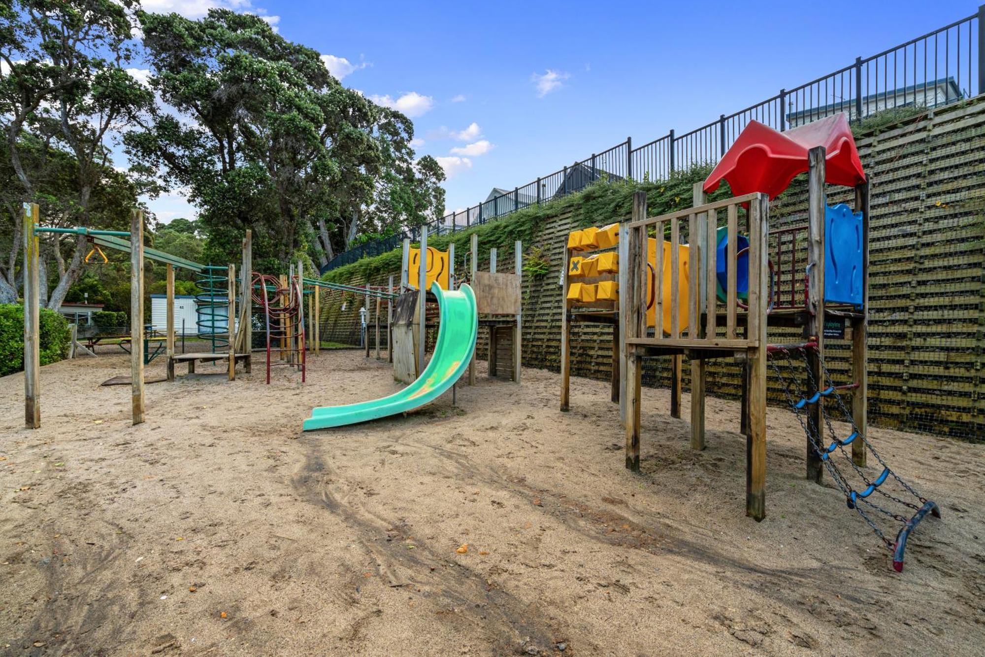 Tasman Holiday Parks - Waihi Beach Ngoại thất bức ảnh Playground at the park