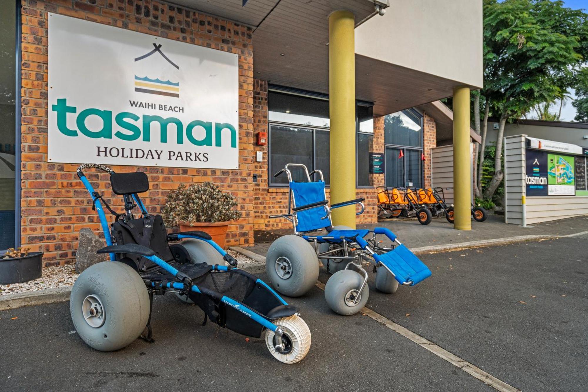 Tasman Holiday Parks - Waihi Beach Ngoại thất bức ảnh Beach wheelchairs at a holiday park