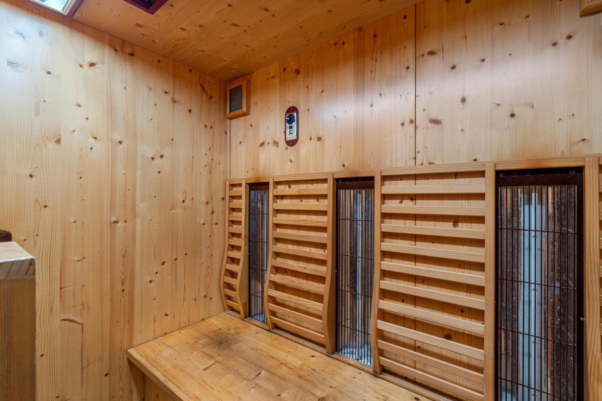 Tasman Holiday Parks - Waihi Beach Ngoại thất bức ảnh A modern dry sauna