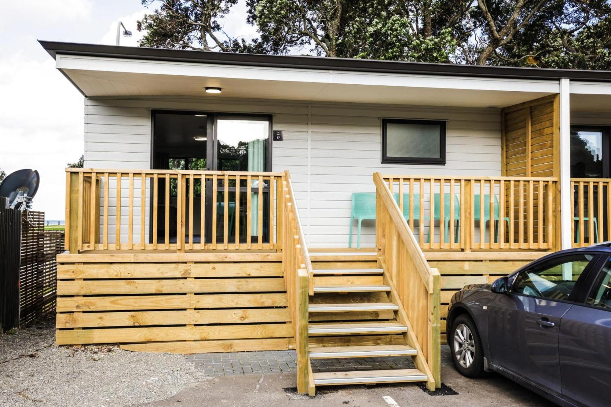 Tasman Holiday Parks - Waihi Beach Ngoại thất bức ảnh A tiny home in New Zealand