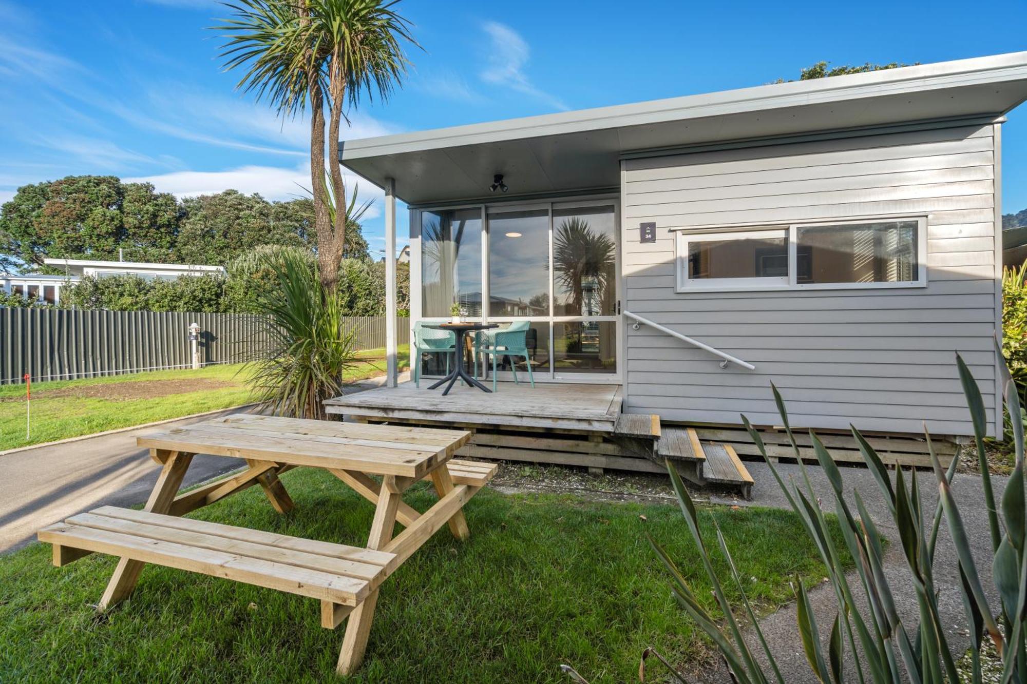 Tasman Holiday Parks - Waihi Beach Ngoại thất bức ảnh A bach at Waikare