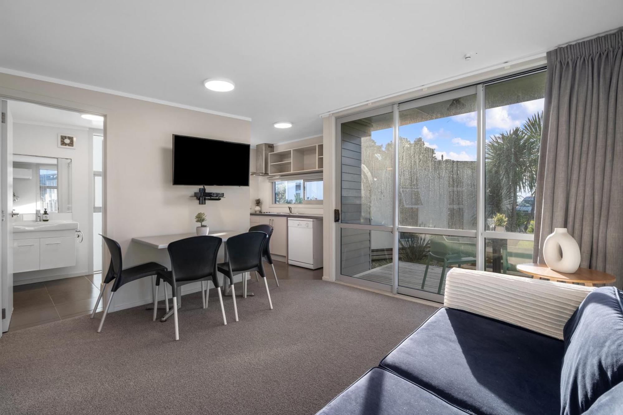 Tasman Holiday Parks - Waihi Beach Ngoại thất bức ảnh A typical one-bedroom apartment at the hotel