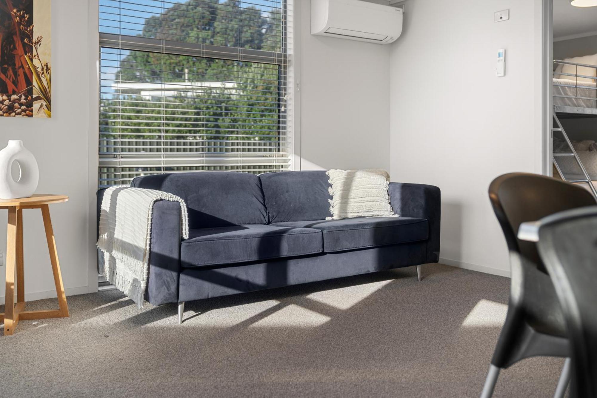 Tasman Holiday Parks - Waihi Beach Ngoại thất bức ảnh A sofa