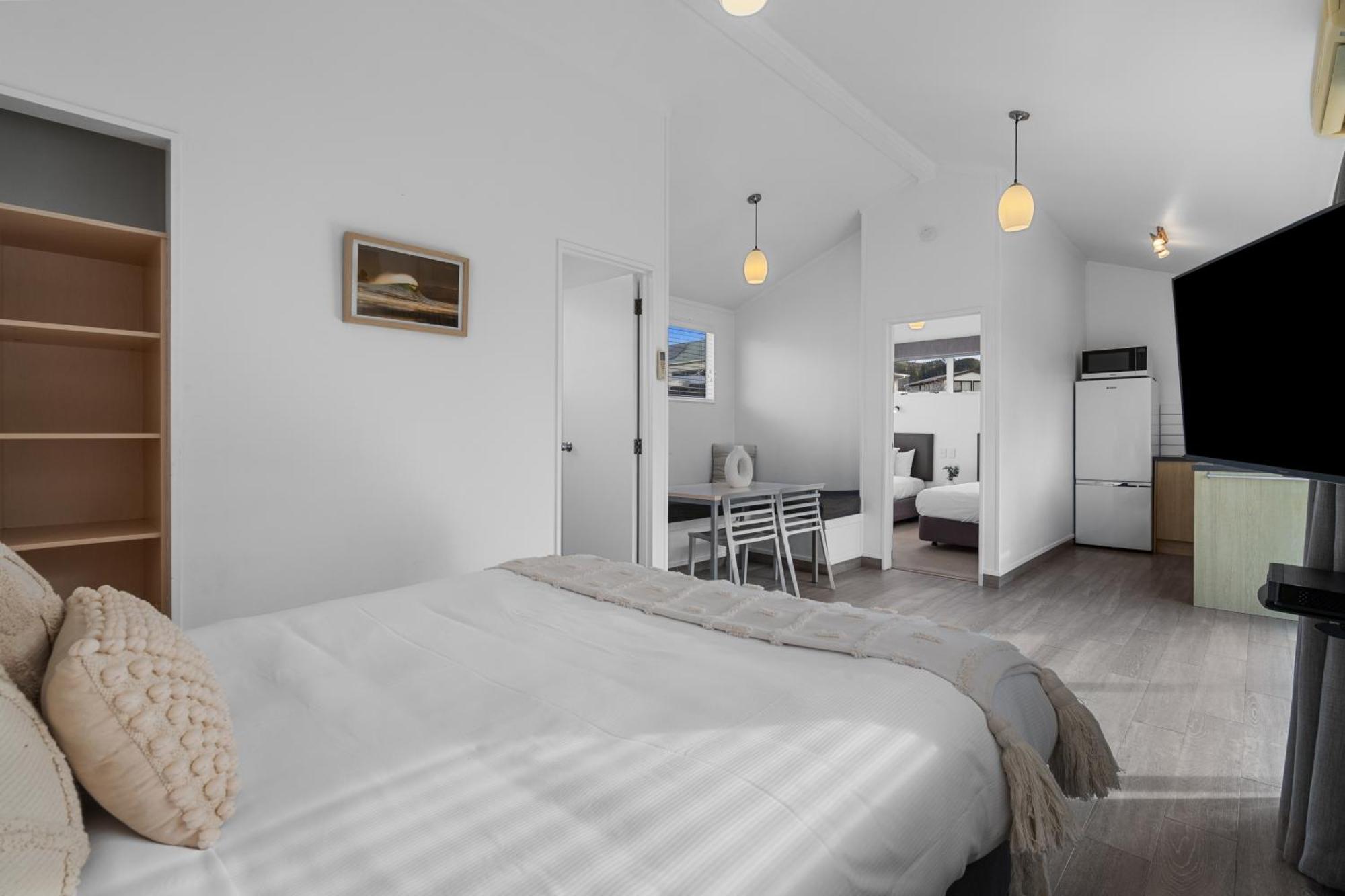 Tasman Holiday Parks - Waihi Beach Ngoại thất bức ảnh Interior of a typical apartment
