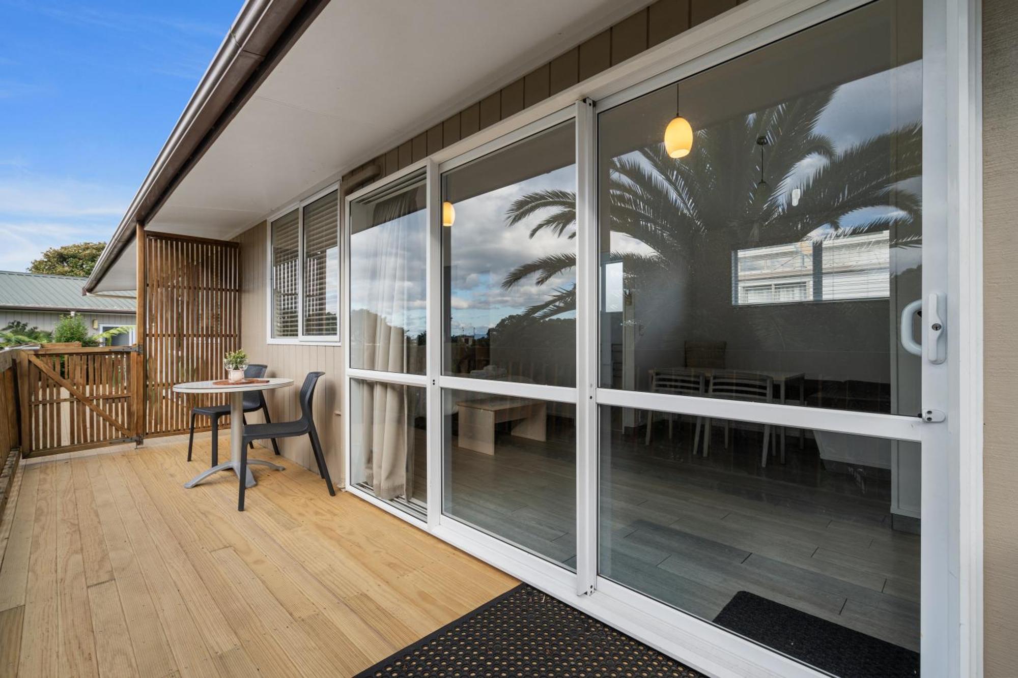 Tasman Holiday Parks - Waihi Beach Ngoại thất bức ảnh A sliding door