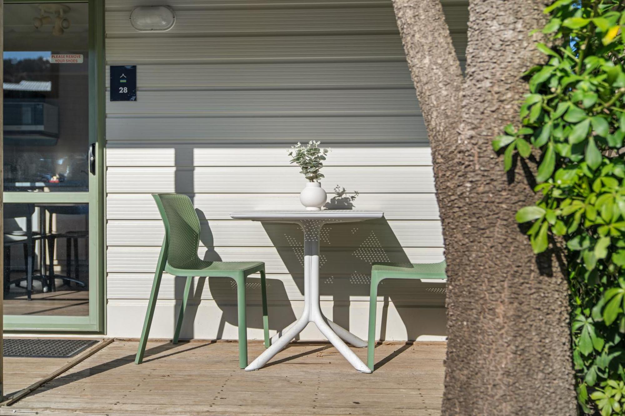 Tasman Holiday Parks - Waihi Beach Ngoại thất bức ảnh Trill table
